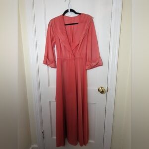 Vintage scalloped edge Vanity Fair Peignoir robe